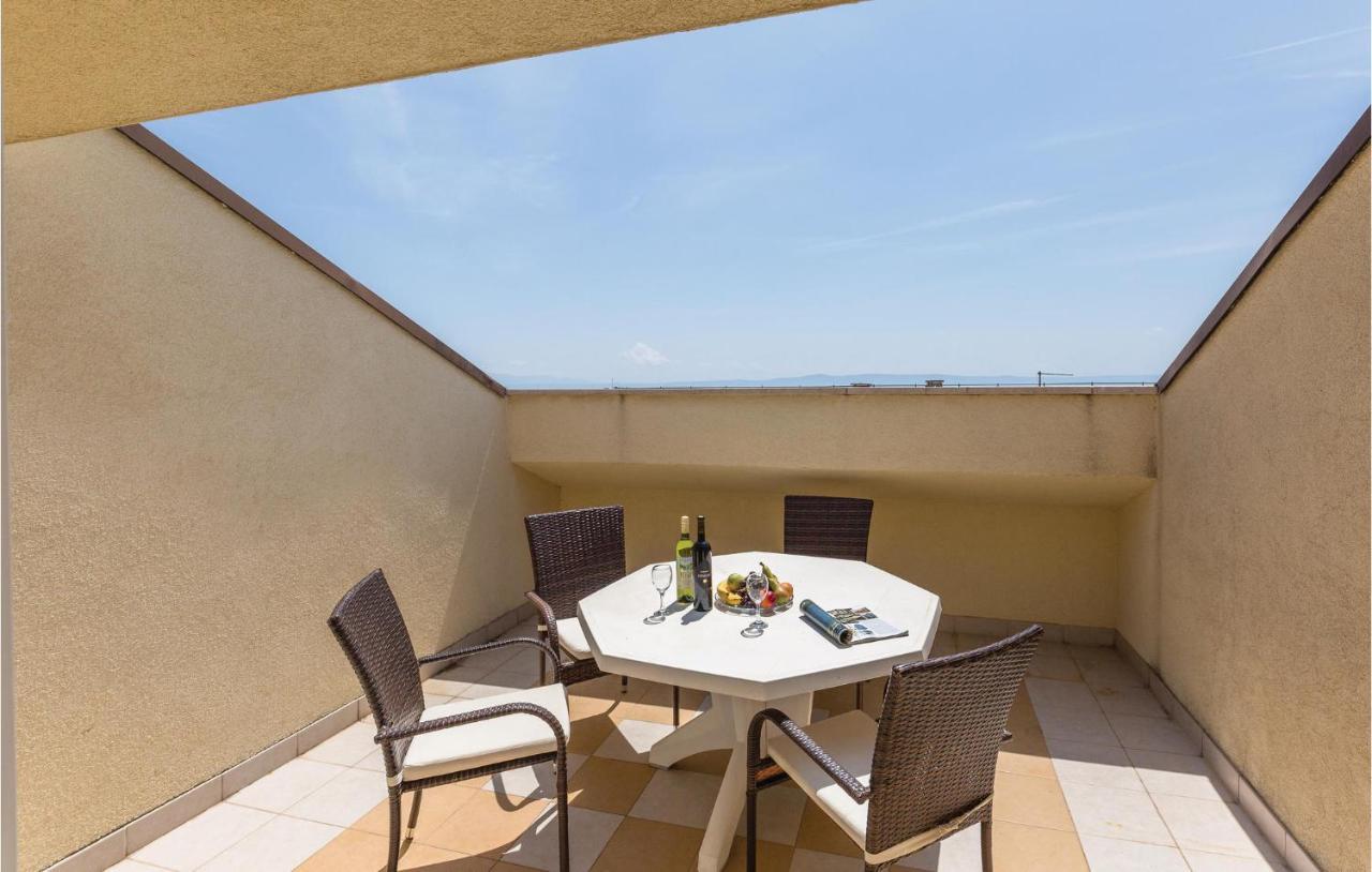 Cozy Apartment In Makarska With Kitchen Екстер'єр фото