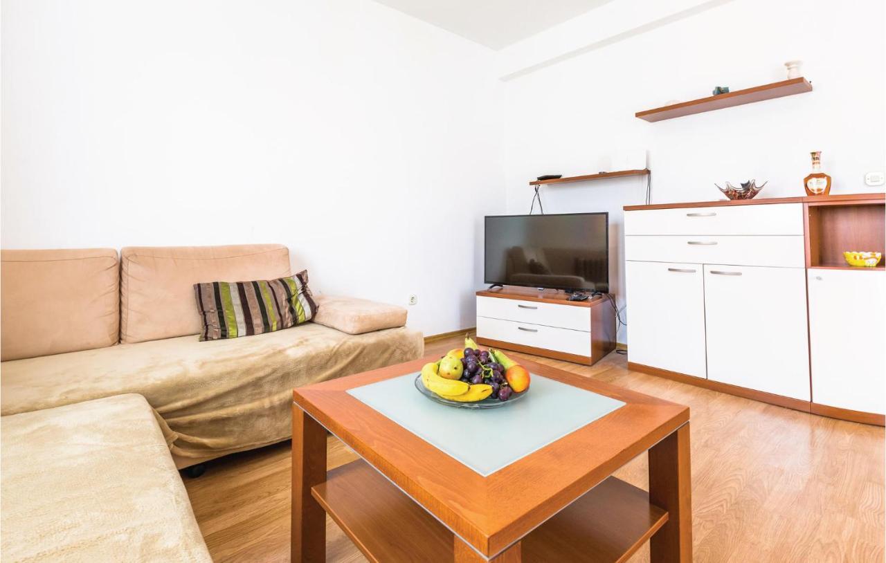 Cozy Apartment In Makarska With Kitchen Екстер'єр фото