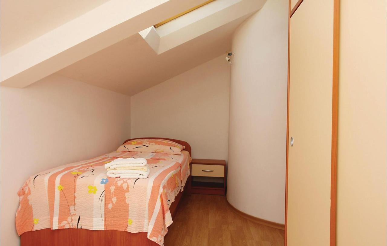 Cozy Apartment In Makarska With Kitchen Екстер'єр фото